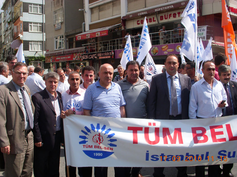 Fatih Belediyesi önünde sürgün protestosu