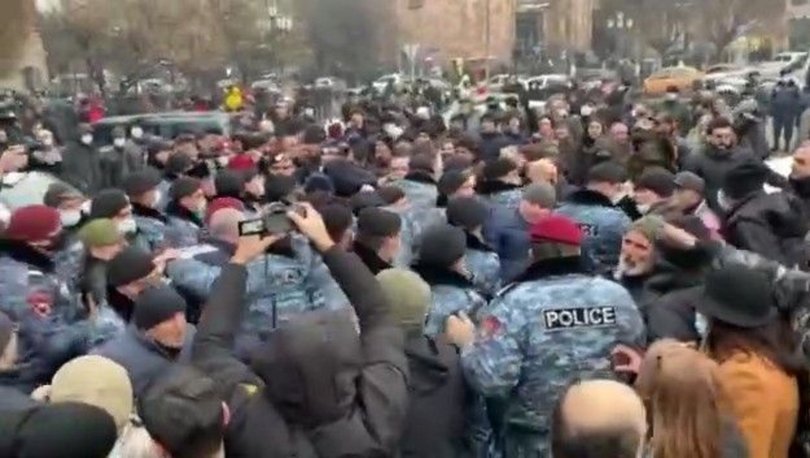  Paşinyan destekçileri meydanlarda!