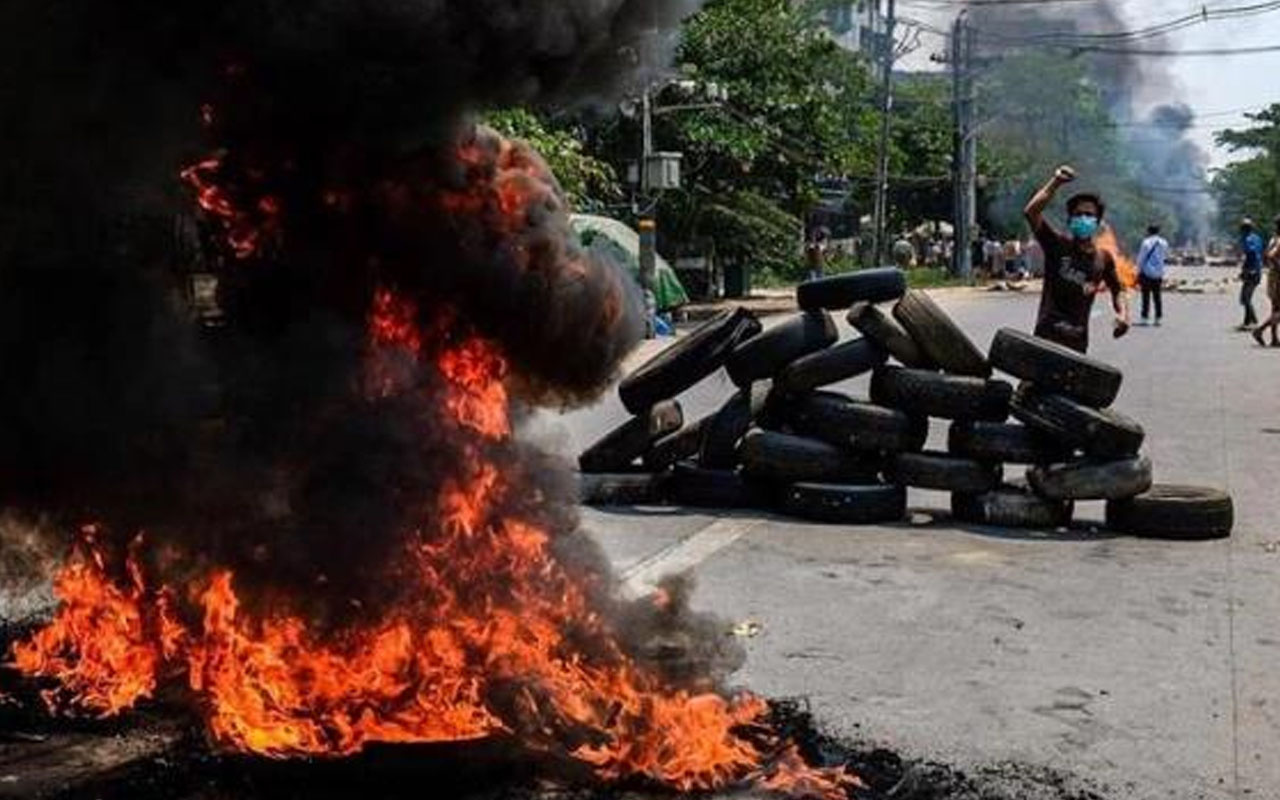 Myanmar da 100 gösterici hayatını kaybetti