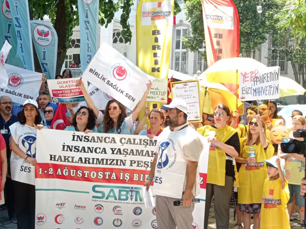 Sağlık emekçileri ülke genelinde iş bıraktı