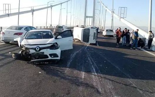 Osmangazi Köprüsü’nde zincirleme kaza