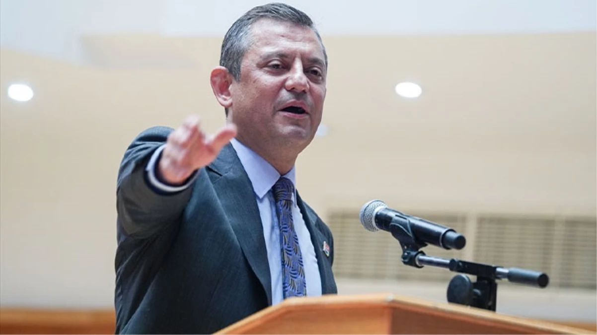 Özel’den Bozkurt işareti yorumu