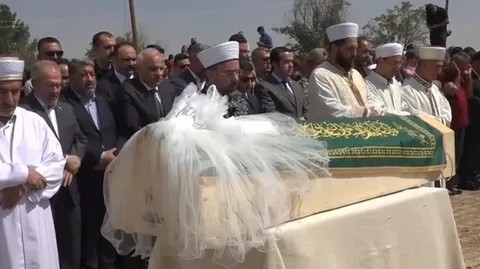 Narinin Cenazesi Komşu Köyde Kılındı 