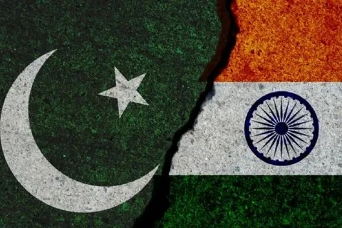 Hindistan füzelerle vurdu, Pakistan misilleme başlattı