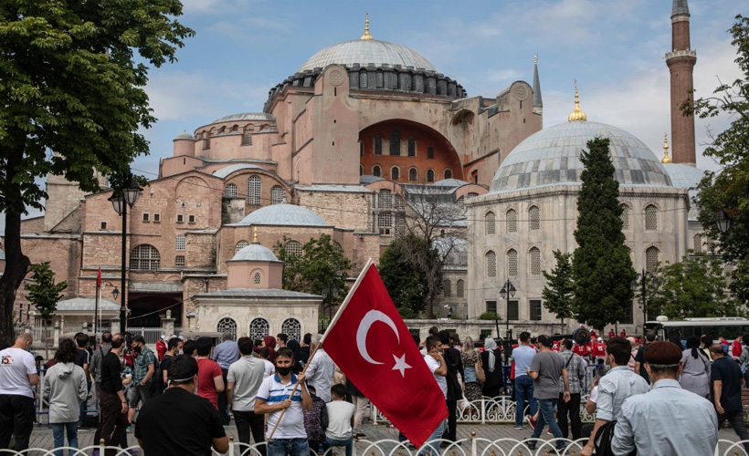 AYASOFYA da  5 FARKLI ALANDA NAMAZ