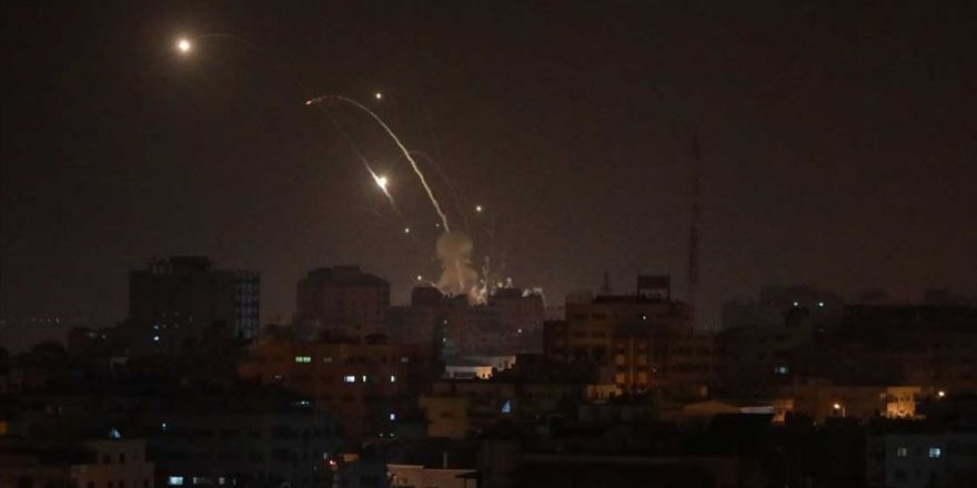 Siyonistler Gazze'ye hava saldırısı düzenledi 