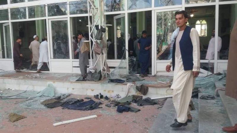Afganistanda camiye bombalı