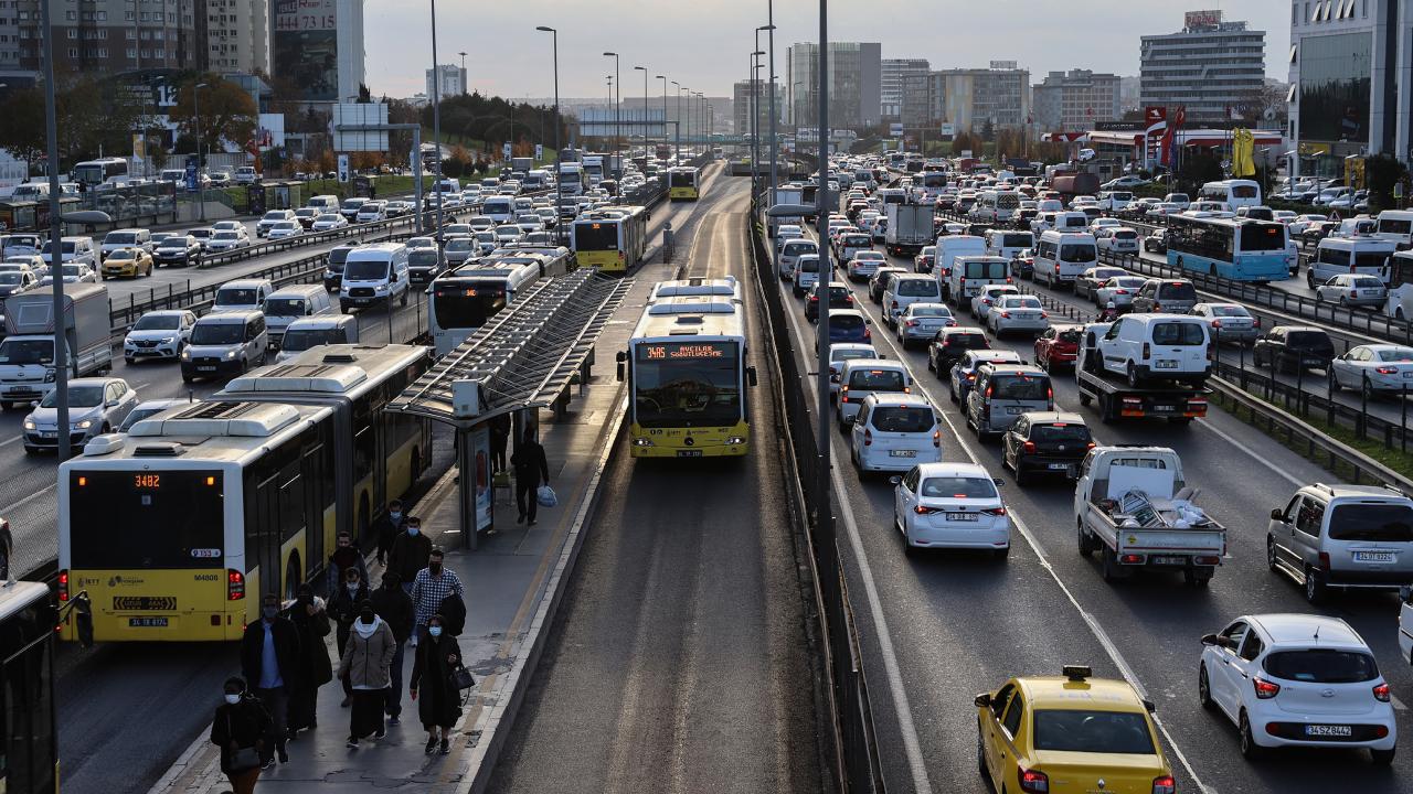 İstanbulda yarın bazı yollar trafiğe