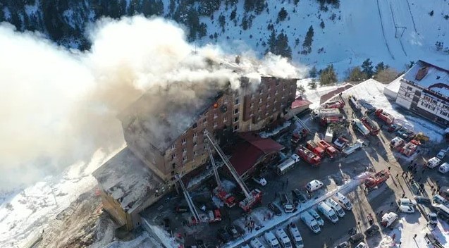 Kartalkaya Kayak Merkezinde otelde yangın: 10 ölü 32