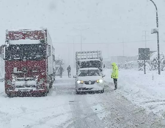 6 ilde ağır taşıtların trafiğe çıkışı yasaklandı